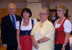 Martha Schmid und Ulrike Geist zusammen mit Oberbürgermeister Dr. Ivo Holzinger und Gerlinde Arnold