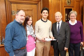 Im Amtszimmer des Oberbürgermeisters wurde die Gastfamilie mit dem Austauschschüler begrüßt.