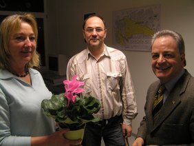 Die beiden Projektmanager mit Tortorici in dem neuen Veranstaltungsraum der Sozialen Stadt.