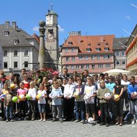 Gruppenfoto am Marktplatz-Brunnen