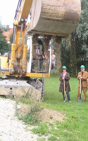 Oberbürgermeister mit Bagger