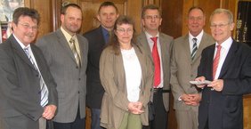 Das Orga-Team des Pflegesymposiums mit OB Dr. Holzinger.