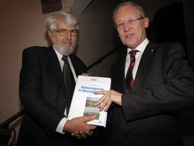 Prof. Dr. Rolf Kießling und Oberbürgermeister Dr. Ivo Holzinger