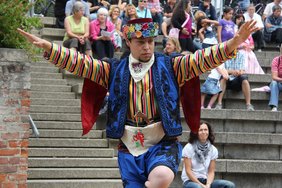 Ein Tänzer der Gruppe Zeybek