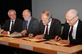 Die Vertragsunterzeichnung
